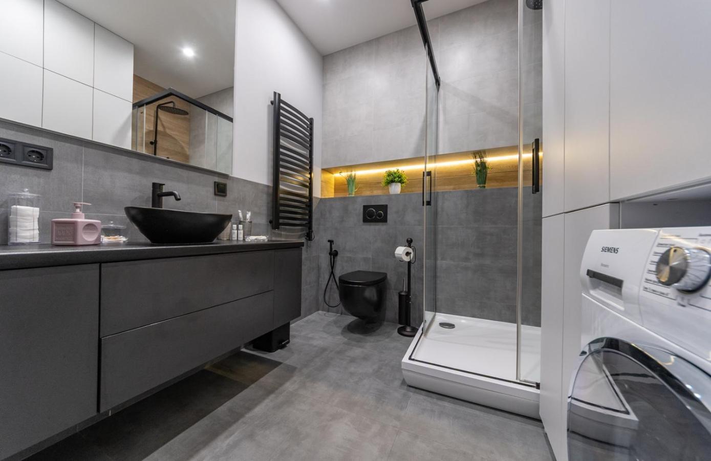 Royal Tower Residence Big Vip Apartment In Center Floor 27 Київ Екстер'єр фото