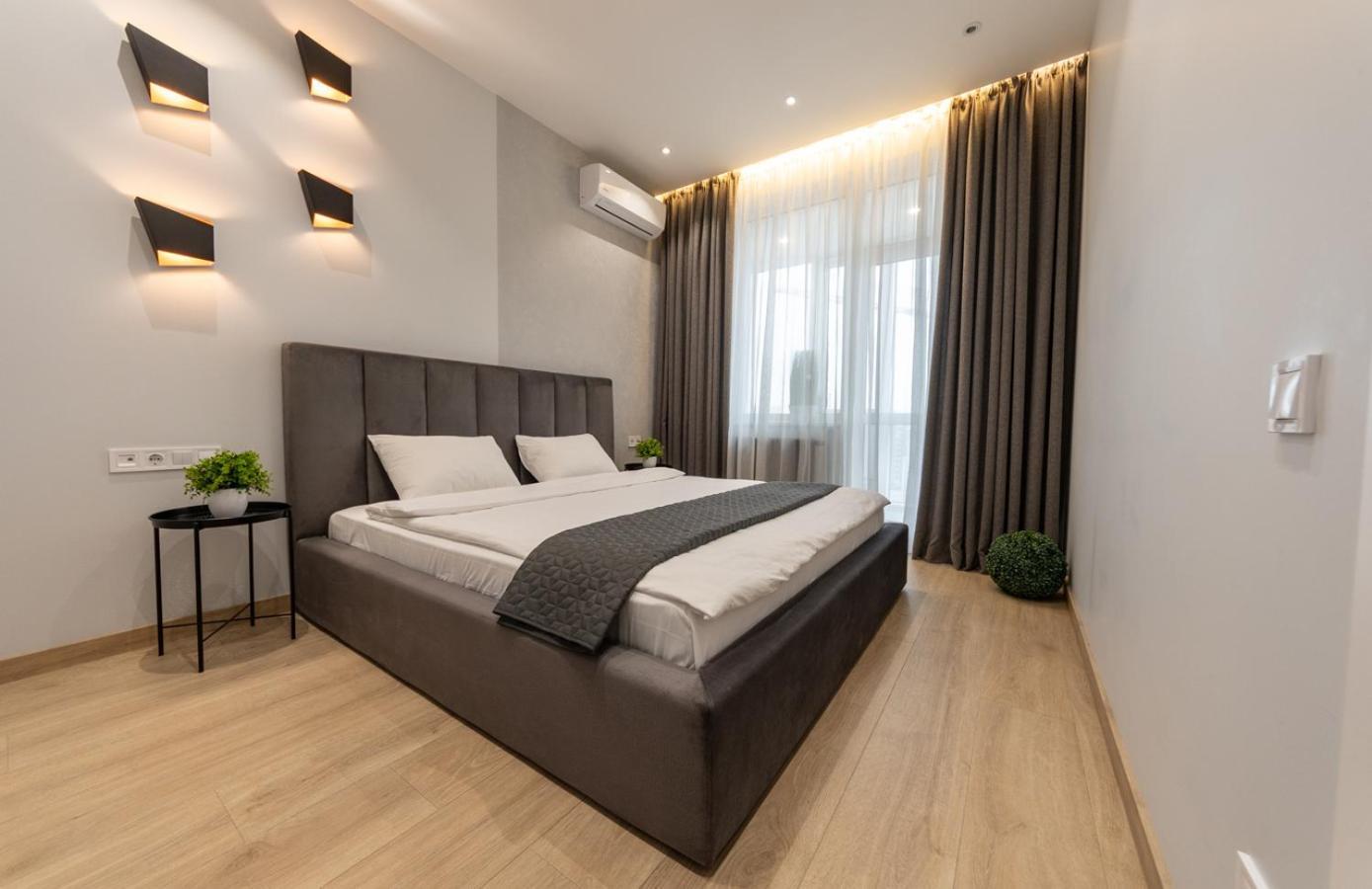 Royal Tower Residence Big Vip Apartment In Center Floor 27 Київ Екстер'єр фото